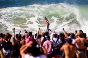 Jérémy Flores qui surf